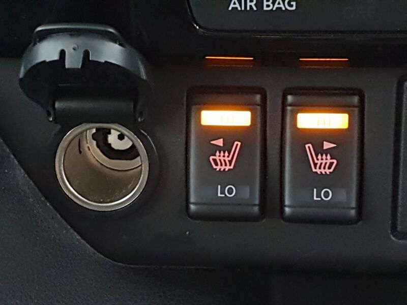 More views of Nissan Leaf