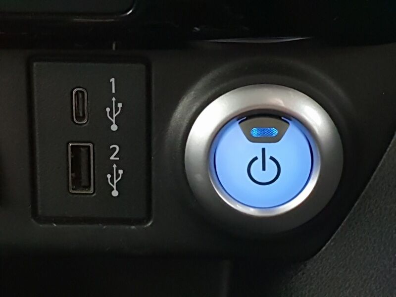 More views of Nissan Leaf
