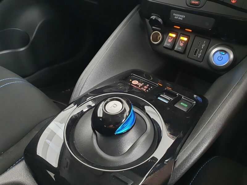 More views of Nissan Leaf