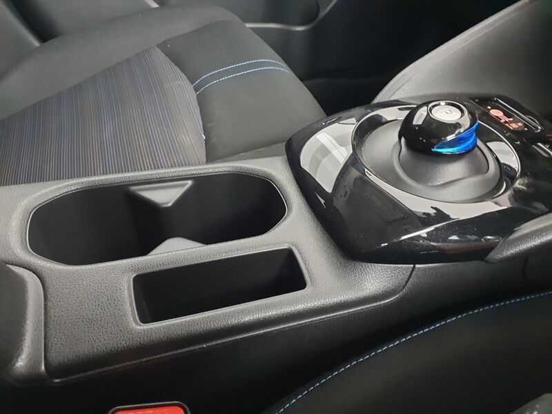 More views of Nissan Leaf
