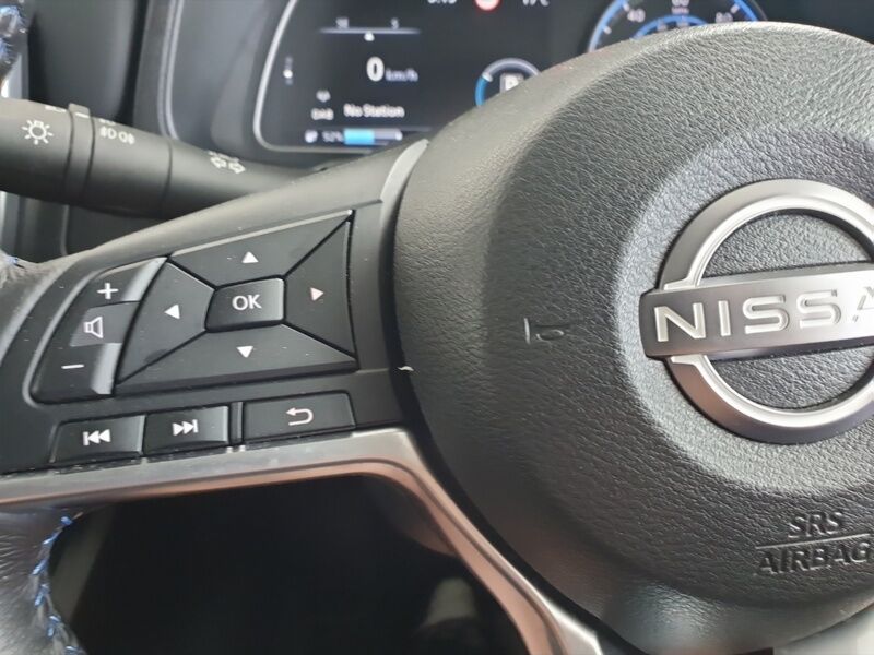 More views of Nissan Leaf