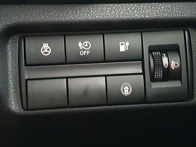 More views of Nissan Leaf