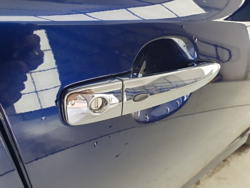 More views of Nissan Leaf