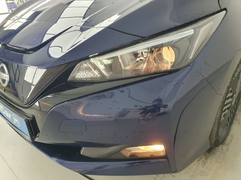 More views of Nissan Leaf