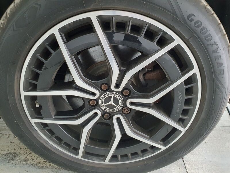 More views of Mercedes-Benz EQB
