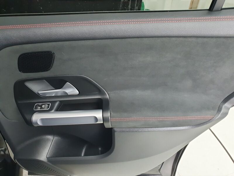 More views of Mercedes-Benz EQB