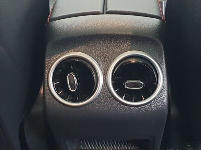 More views of Mercedes-Benz EQB