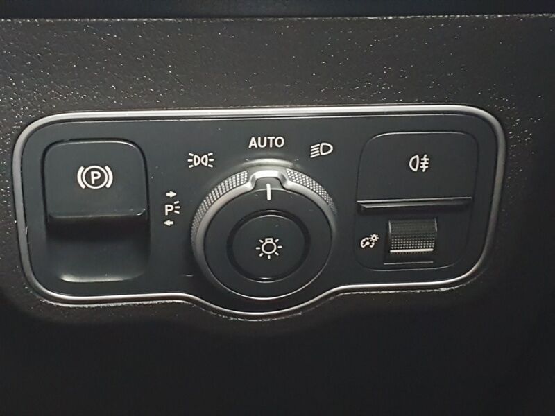 More views of Mercedes-Benz EQB