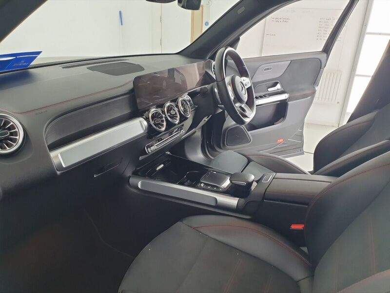 More views of Mercedes-Benz EQB