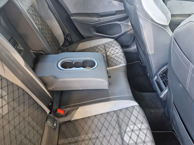 More views of Volkswagen Golf