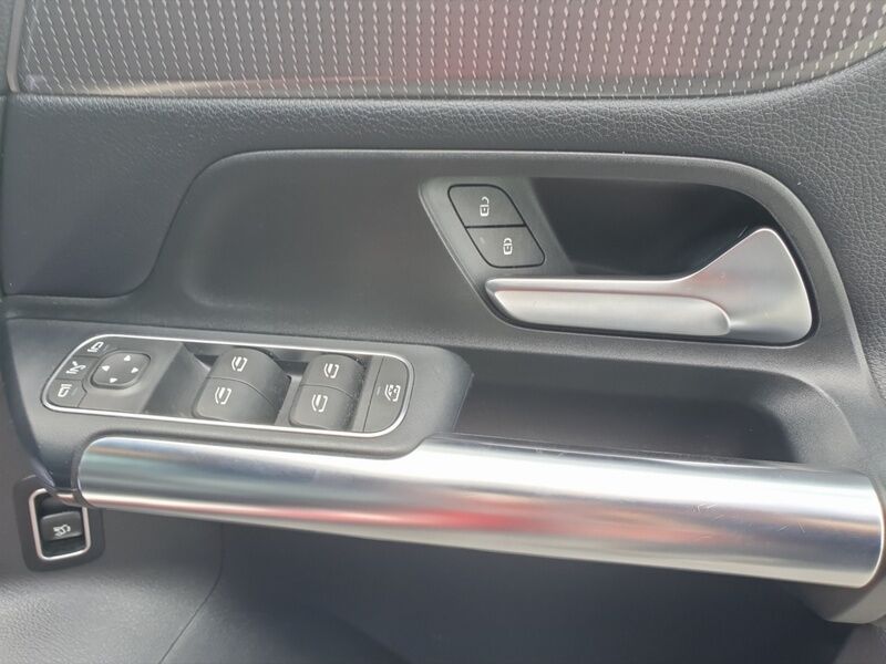 More views of Mercedes-Benz EQA