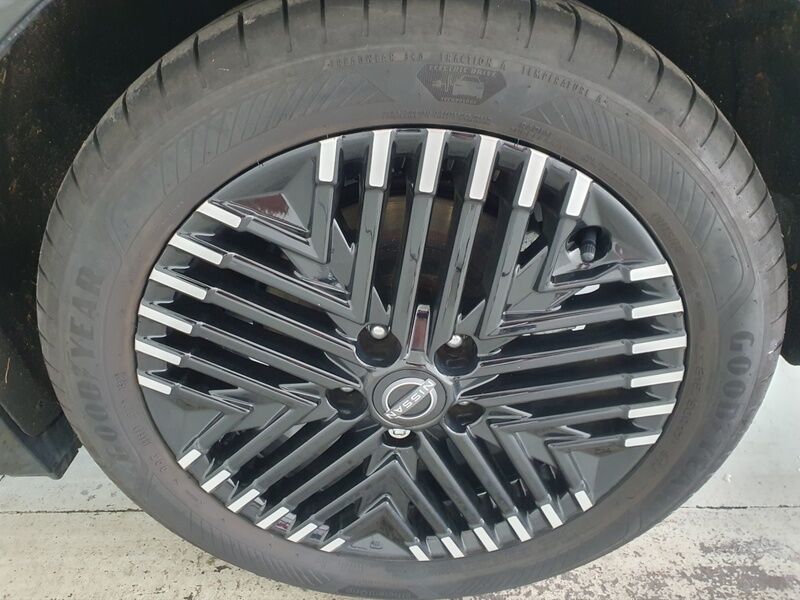 More views of Nissan Leaf