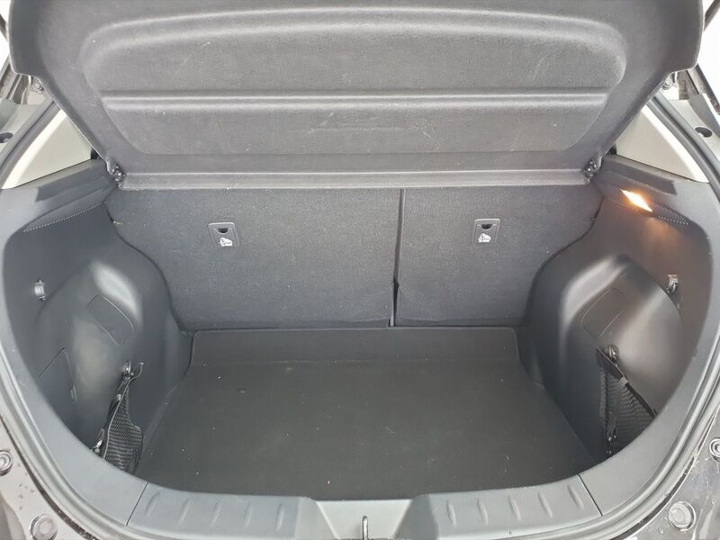 More views of Nissan Leaf