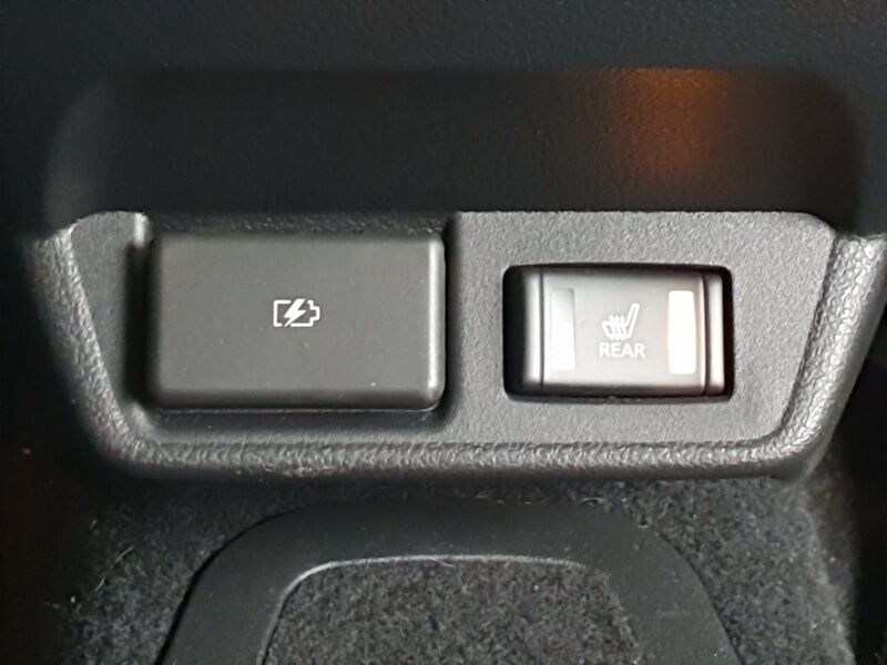 More views of Nissan Leaf