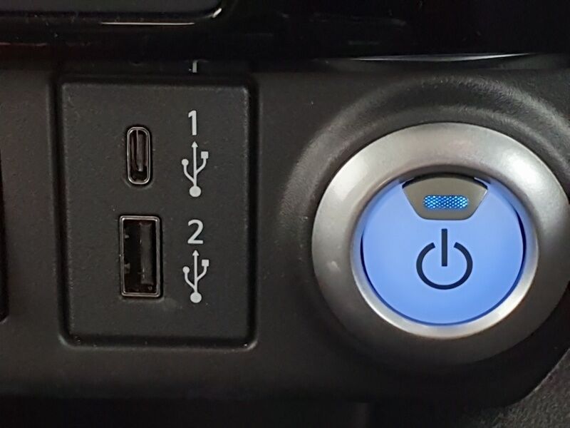 More views of Nissan Leaf