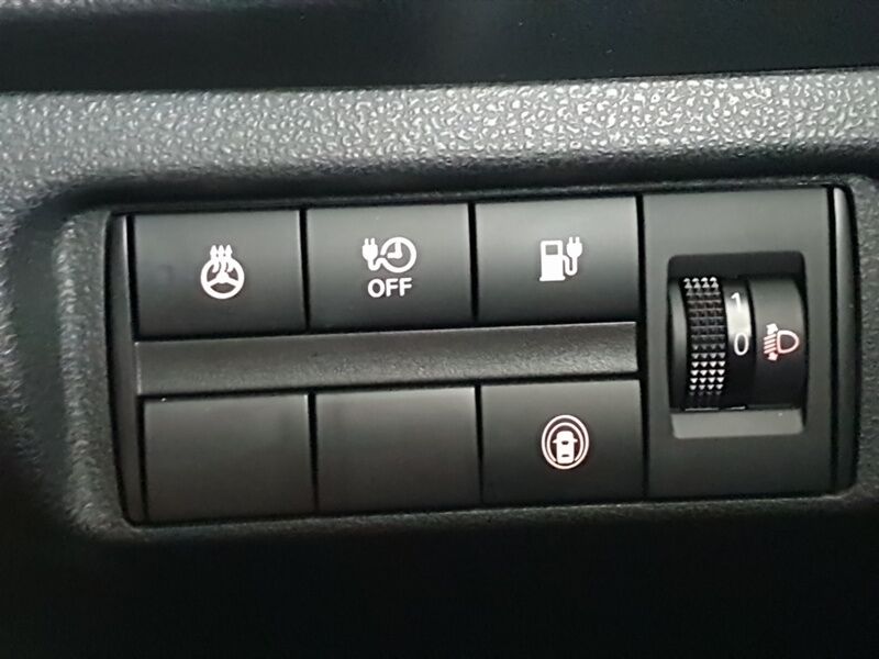 More views of Nissan Leaf