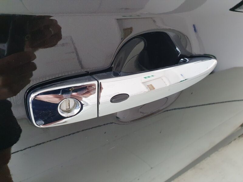 More views of Nissan Leaf