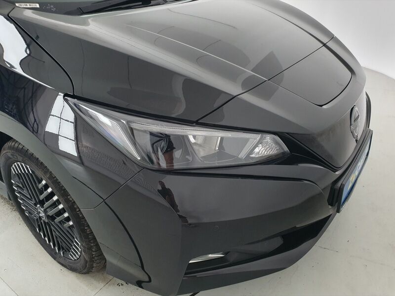 More views of Nissan Leaf