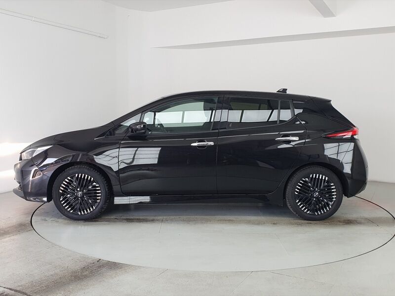 More views of Nissan Leaf