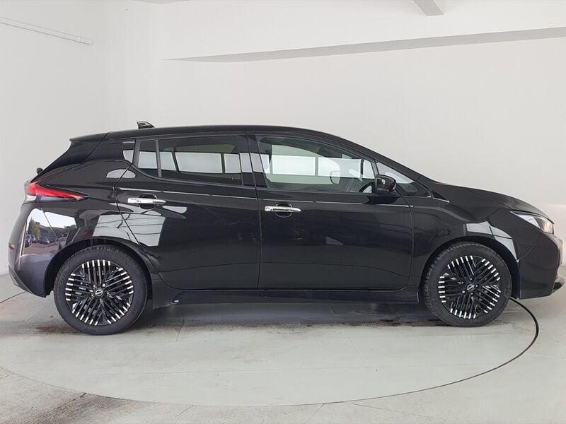 More views of Nissan Leaf