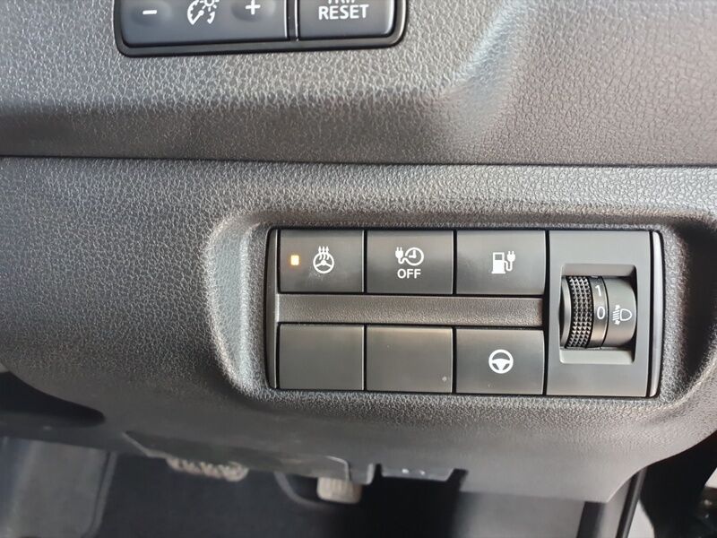 More views of Nissan Leaf