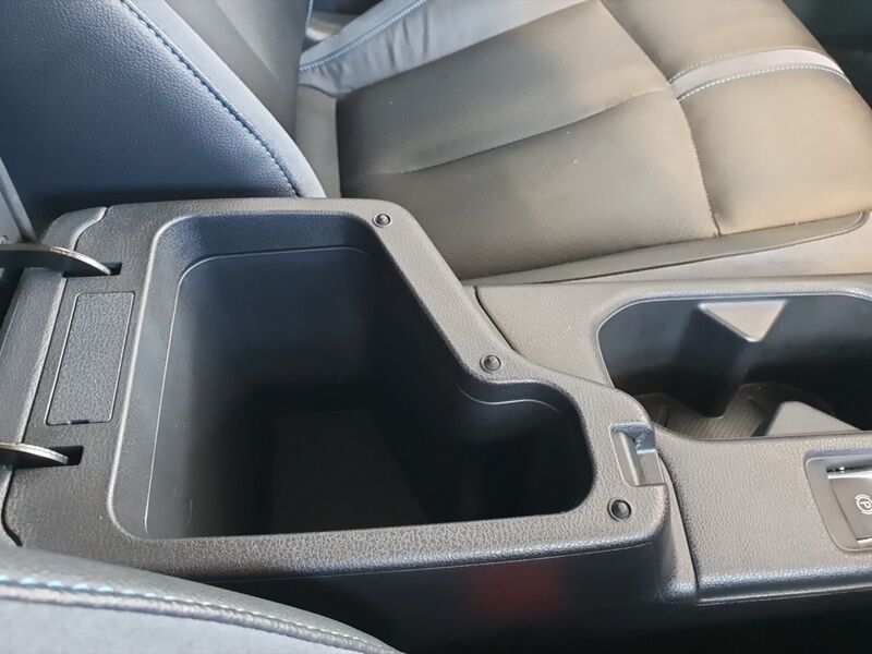 More views of Nissan Leaf