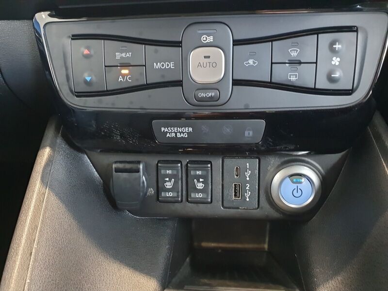 More views of Nissan Leaf