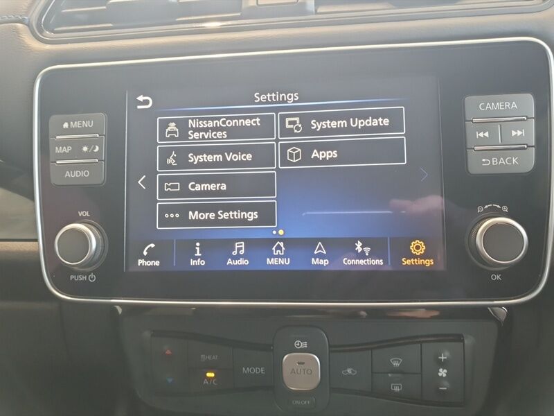 More views of Nissan Leaf