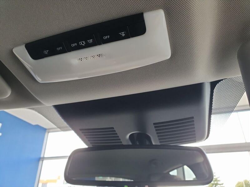 More views of Nissan Leaf