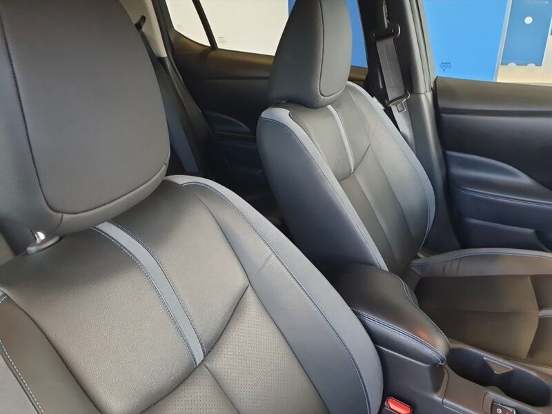 More views of Nissan Leaf