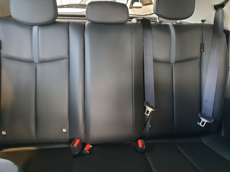 More views of Nissan Leaf