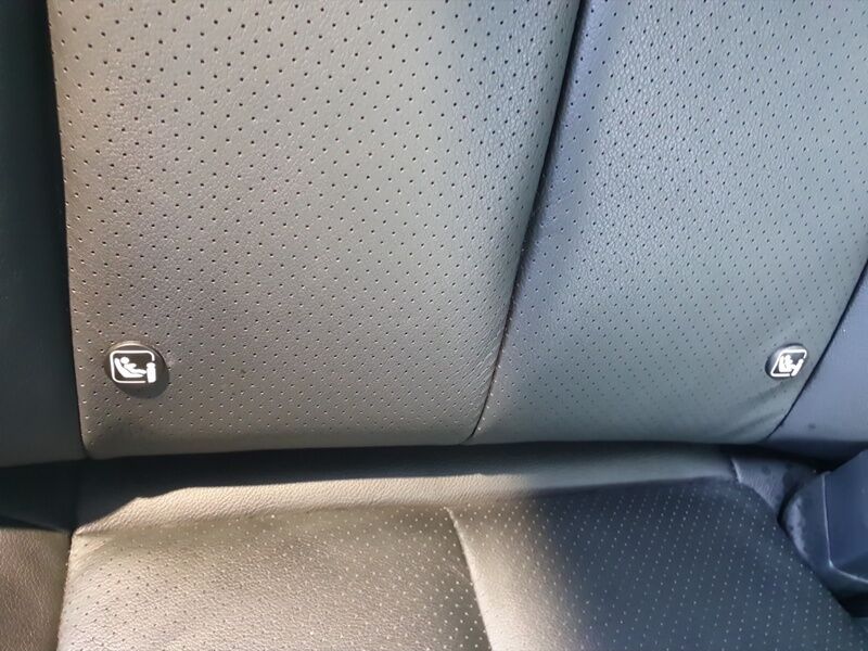 More views of Nissan Leaf