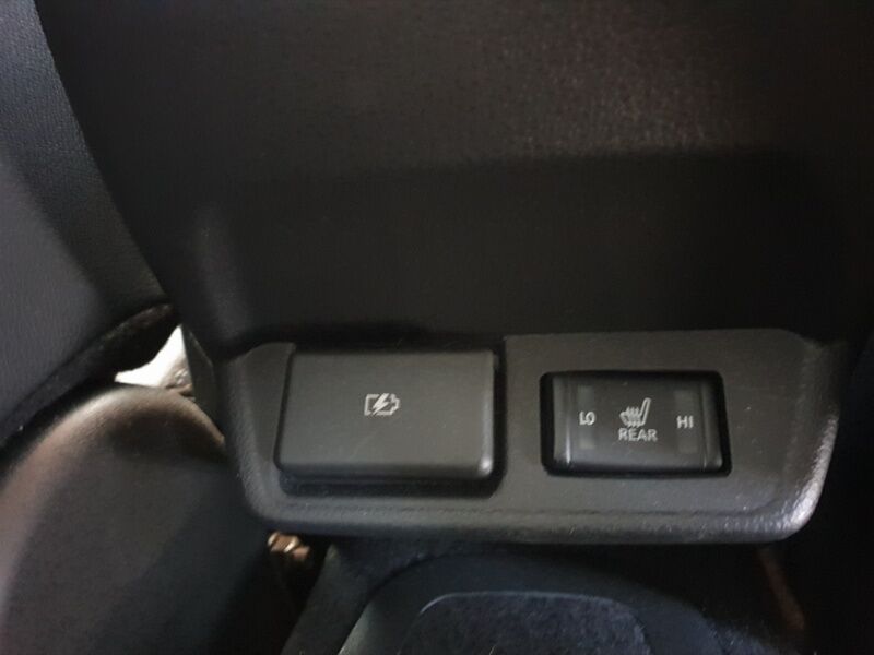 More views of Nissan Leaf