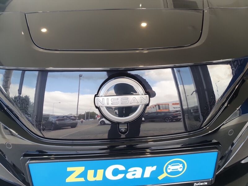 More views of Nissan Leaf
