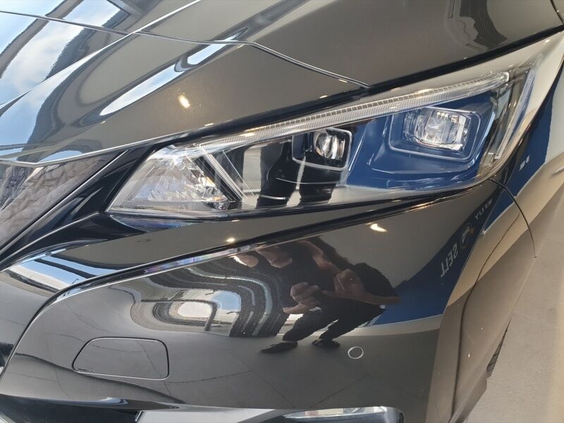 More views of Nissan Leaf