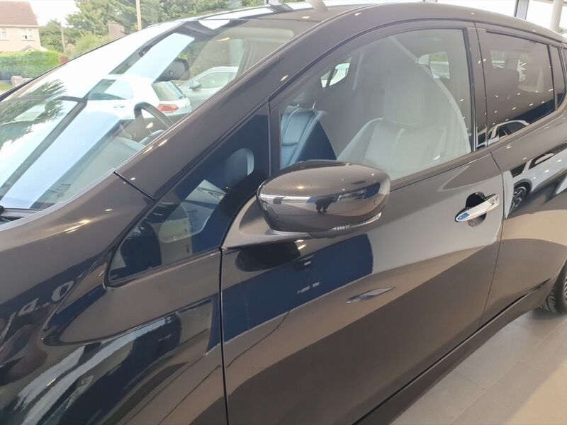 More views of Nissan Leaf