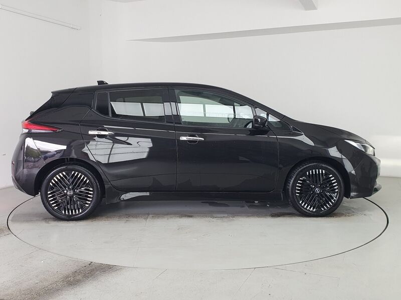 More views of Nissan Leaf