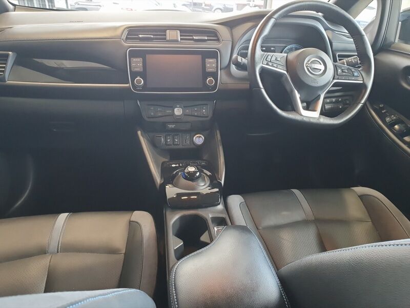 More views of Nissan Leaf
