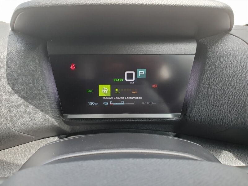 More views of Citroen e-C4 X