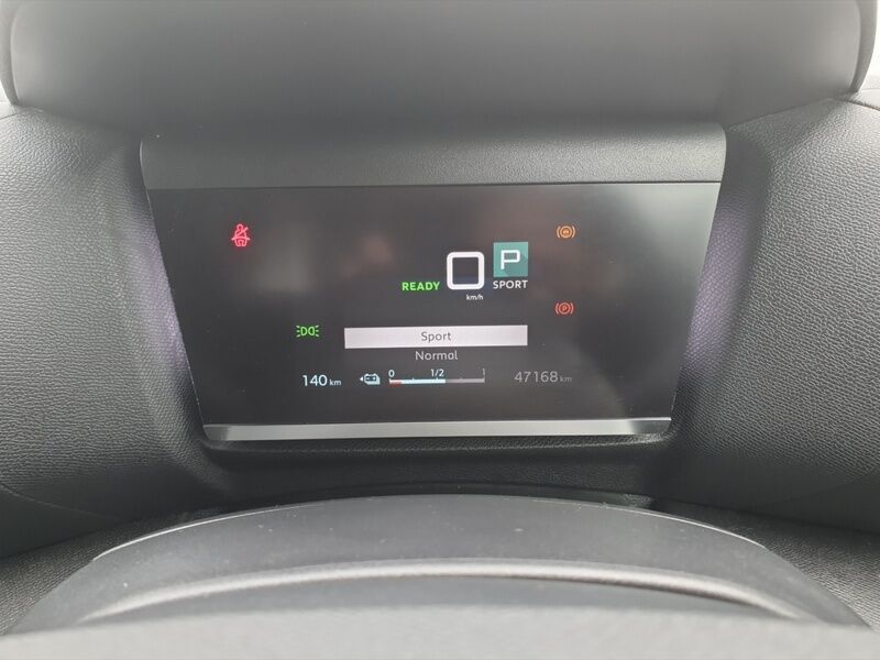More views of Citroen e-C4 X