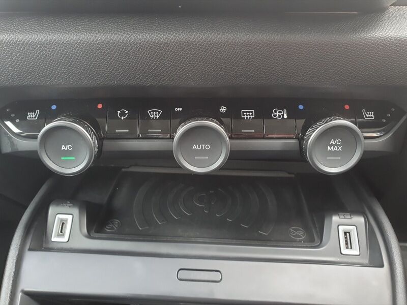 More views of Citroen e-C4 X
