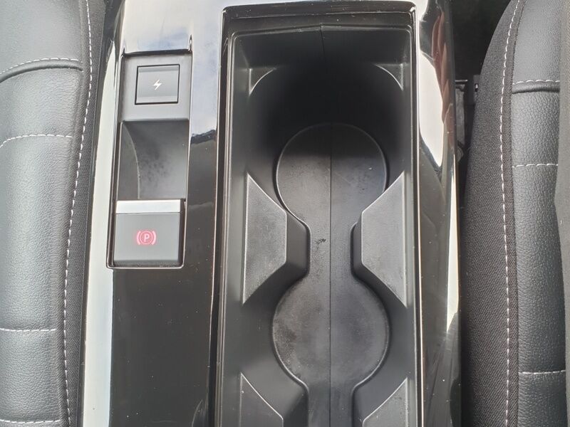 More views of Citroen e-C4 X