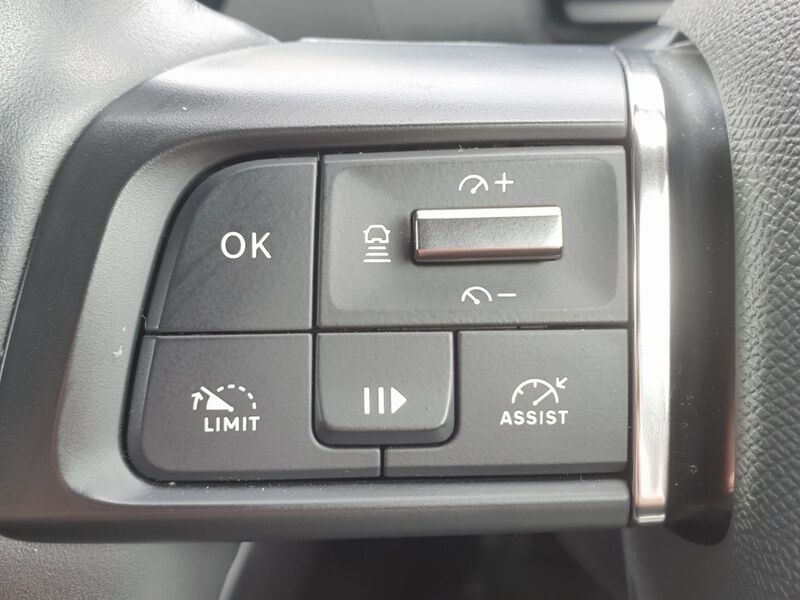 More views of Citroen e-C4 X
