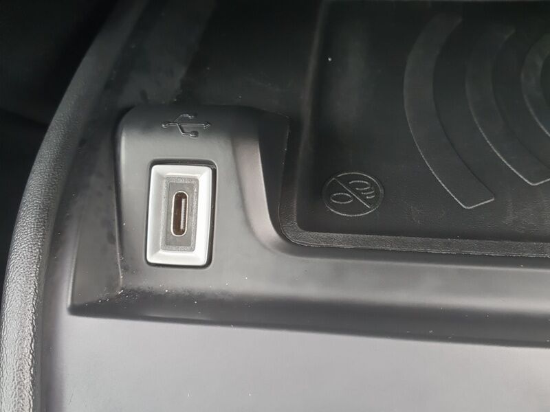 More views of Citroen e-C4 X