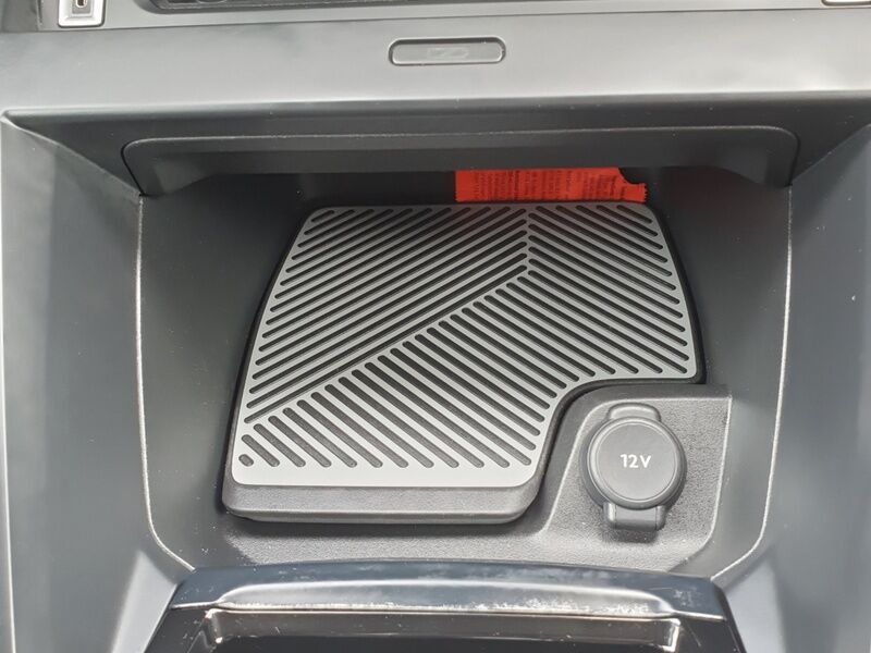 More views of Citroen e-C4 X