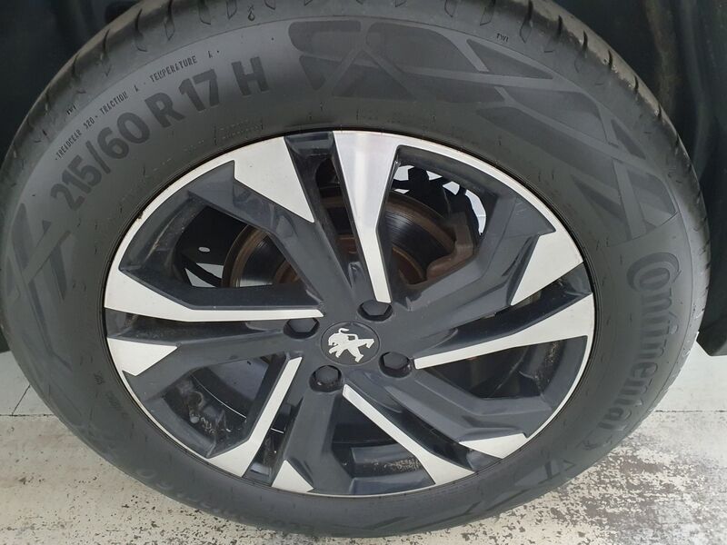 More views of Peugeot 2008
