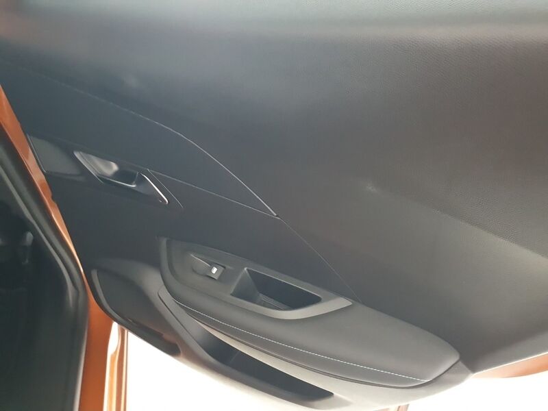 More views of Peugeot 2008