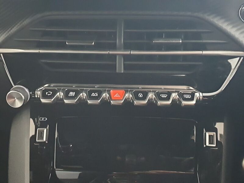 More views of Peugeot 2008