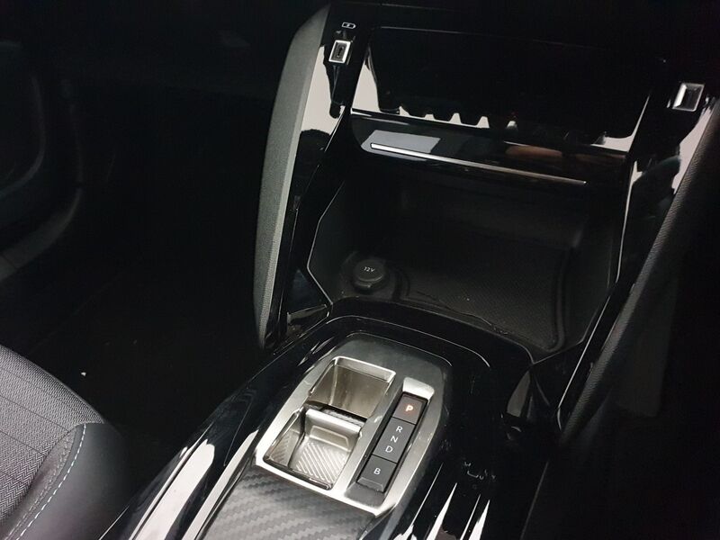 More views of Peugeot 2008