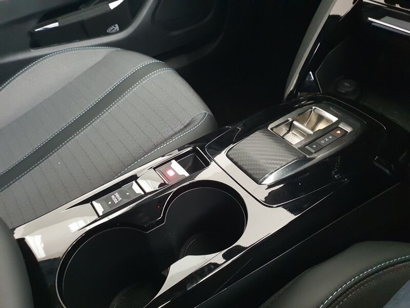 More views of Peugeot 2008